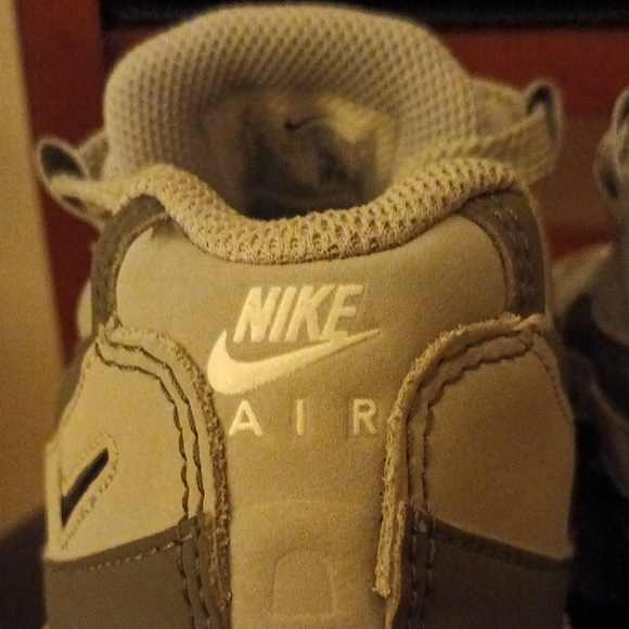 Nike Air Max Gray and White Athletic Shoes main image 4